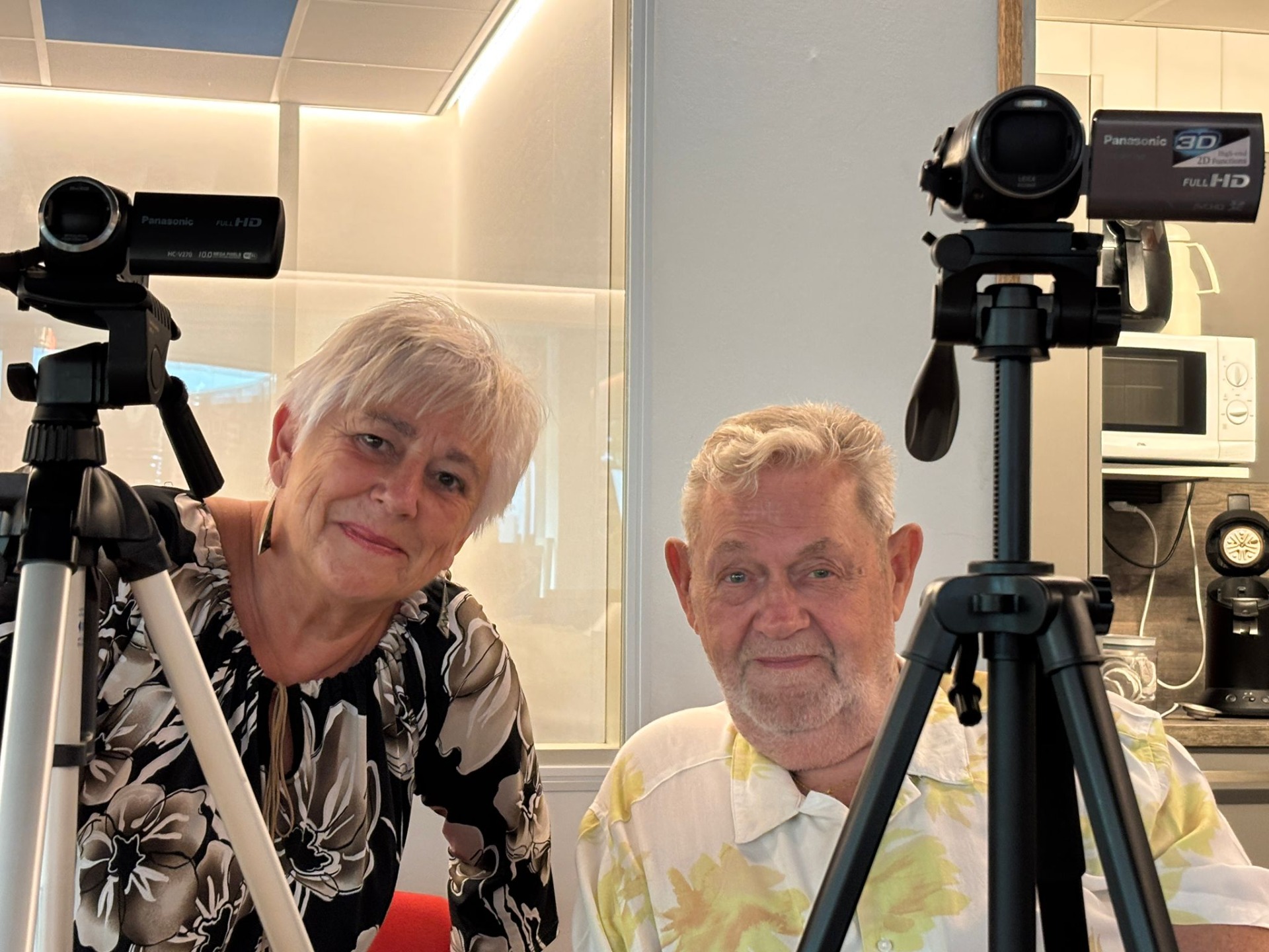 Ingrid en Albert vormen het video team.